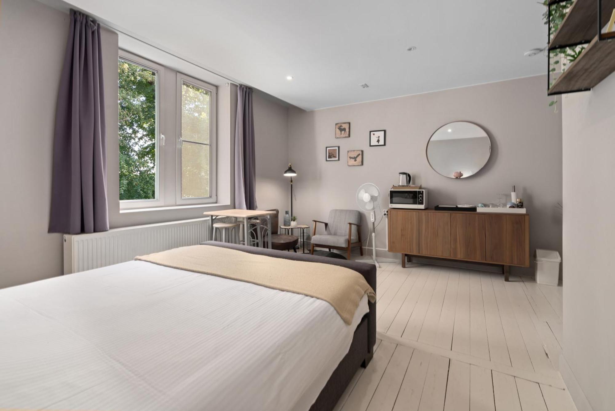Spacious Guest Suites Near Historic Market - 5 Min Walk Брюж Екстериор снимка