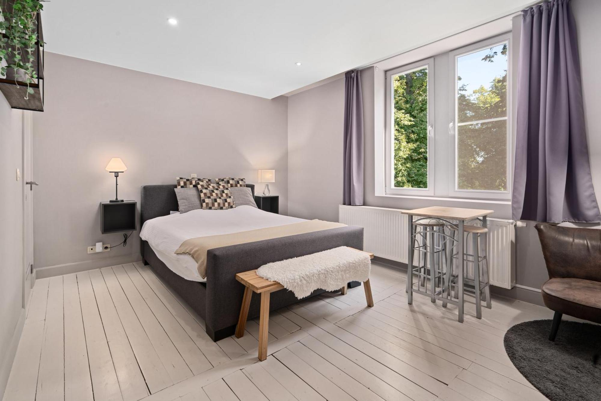 Spacious Guest Suites Near Historic Market - 5 Min Walk Брюж Екстериор снимка