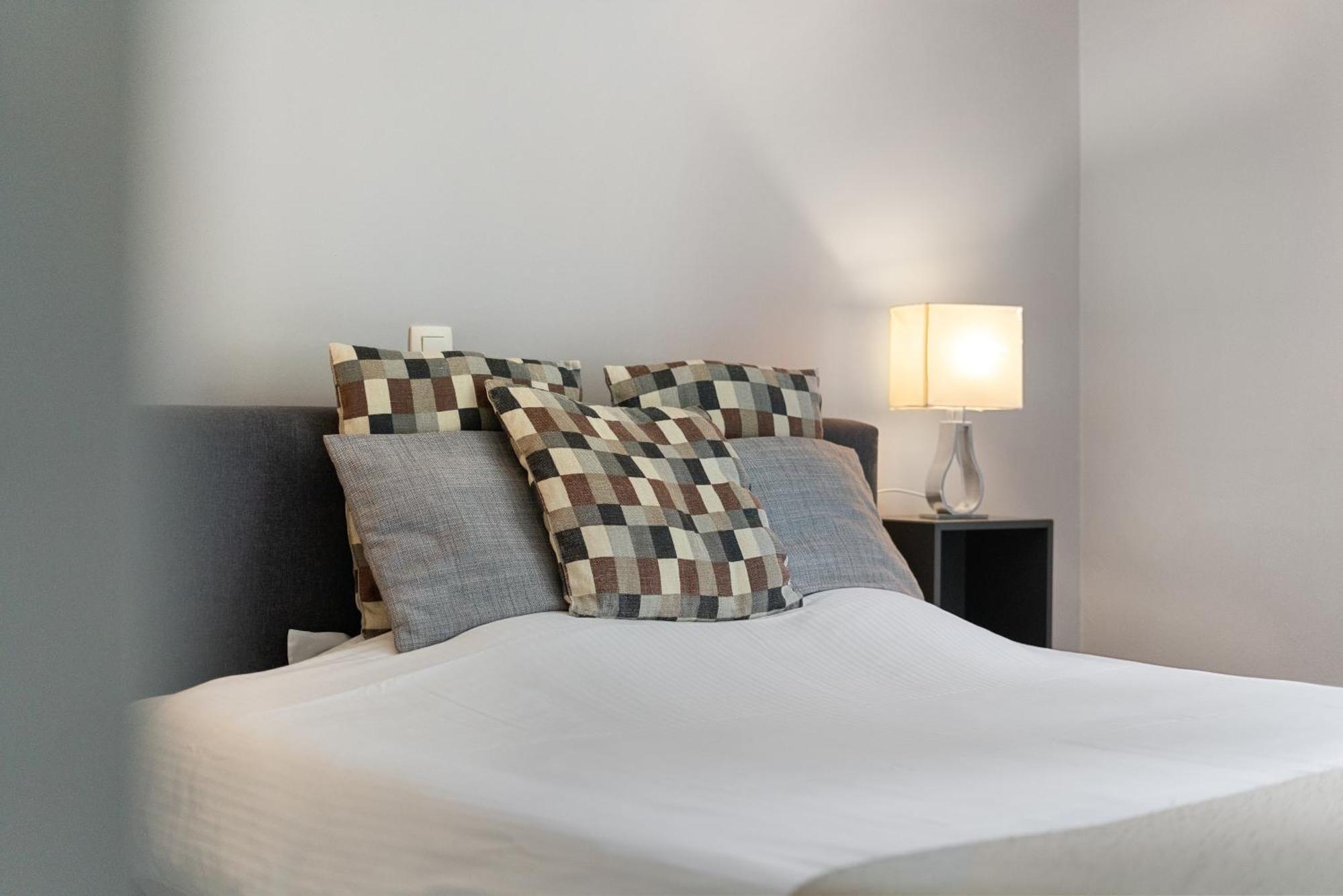 Spacious Guest Suites Near Historic Market - 5 Min Walk Брюж Екстериор снимка