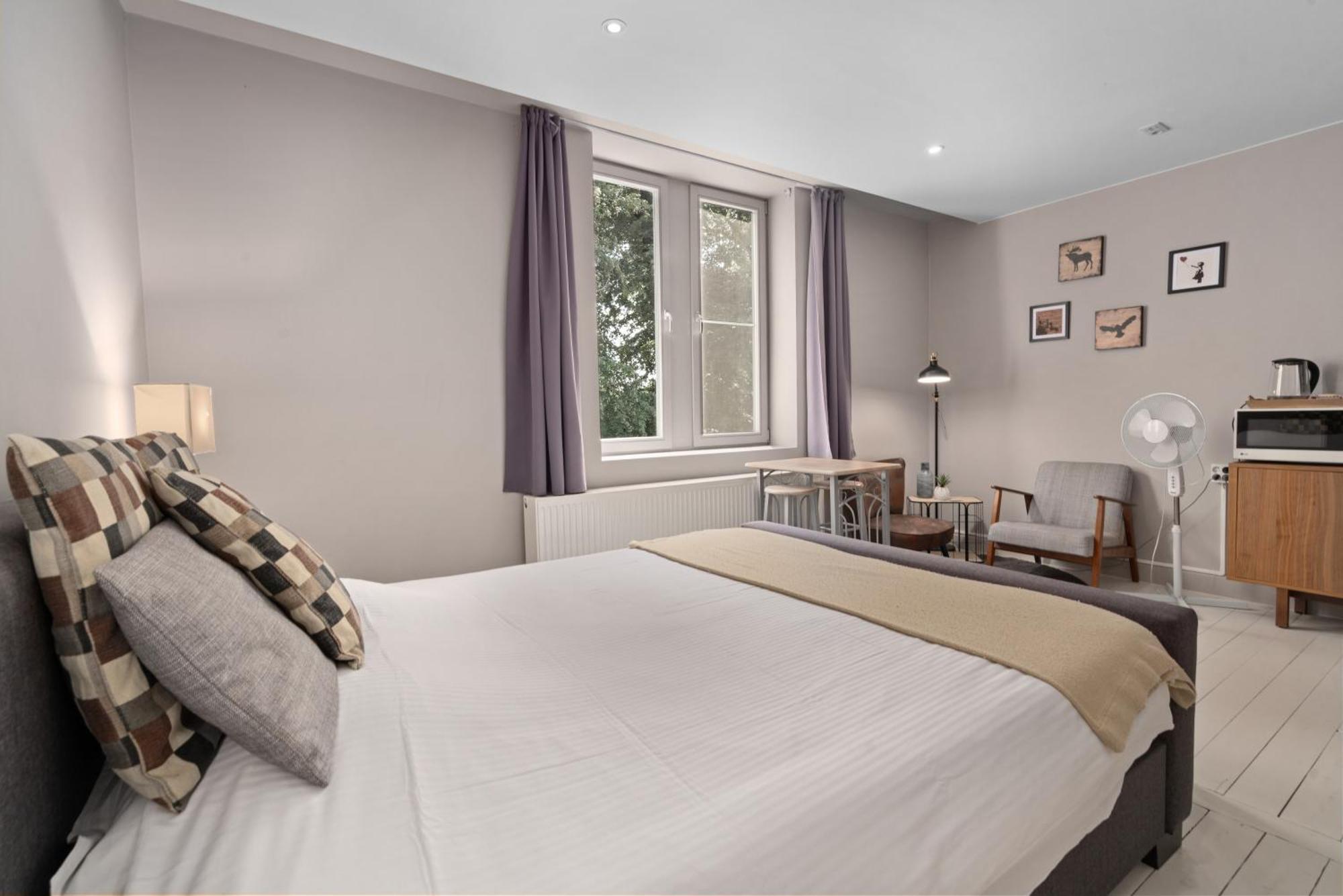 Spacious Guest Suites Near Historic Market - 5 Min Walk Брюж Екстериор снимка