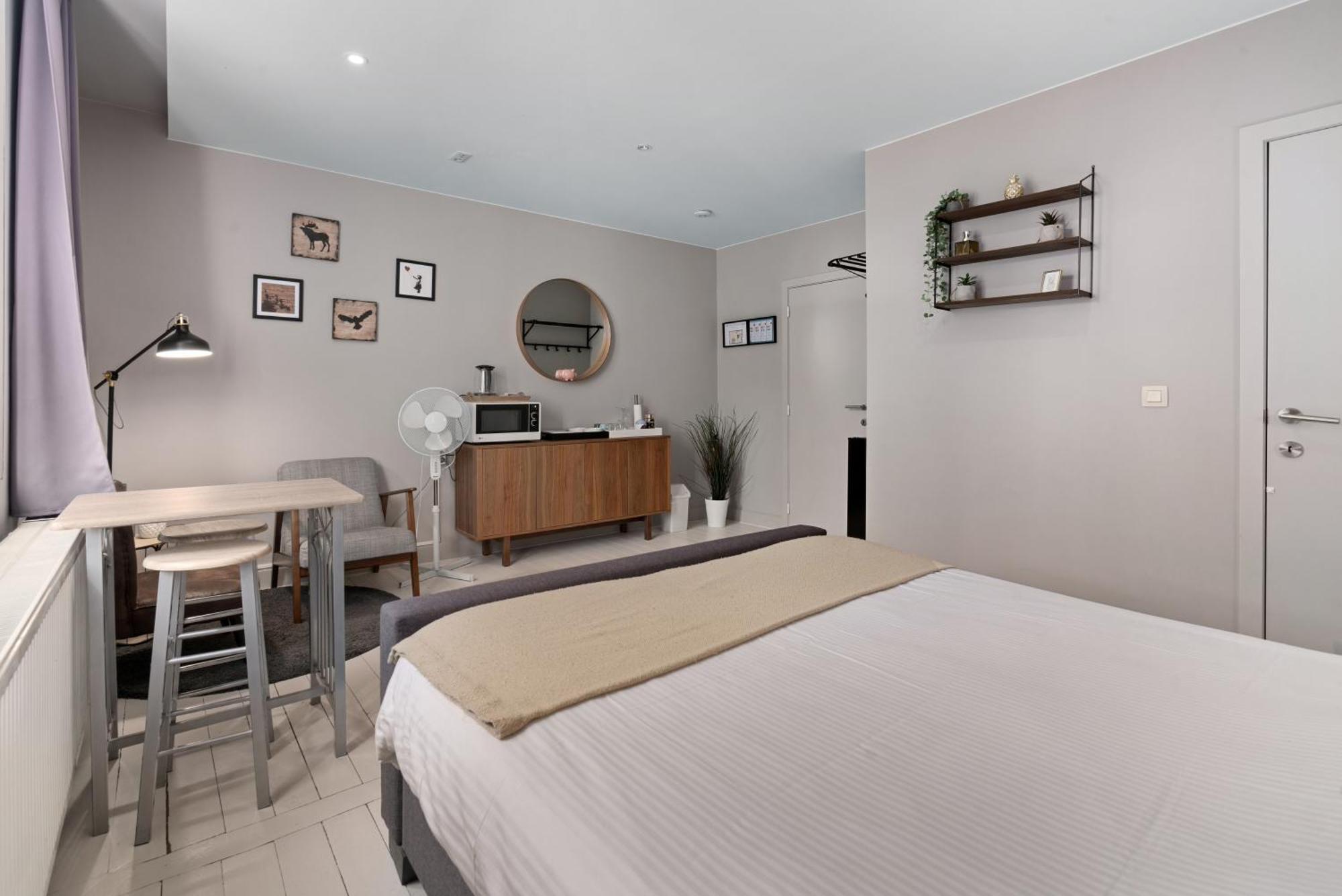 Spacious Guest Suites Near Historic Market - 5 Min Walk Брюж Екстериор снимка