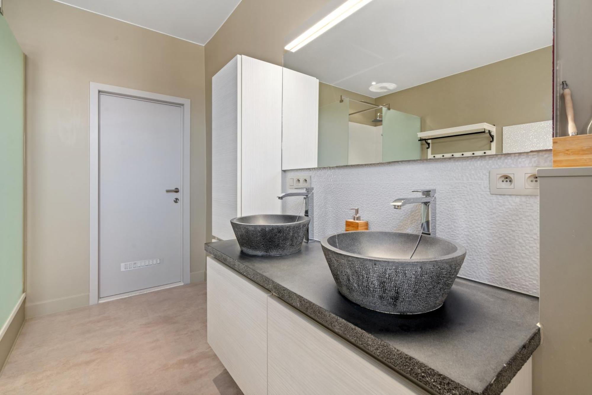 Spacious Guest Suites Near Historic Market - 5 Min Walk Брюж Екстериор снимка