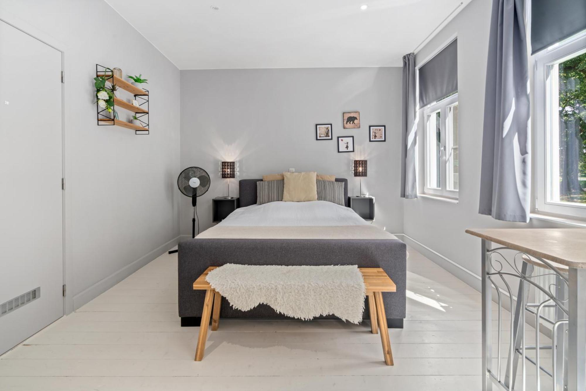 Spacious Guest Suites Near Historic Market - 5 Min Walk Брюж Екстериор снимка