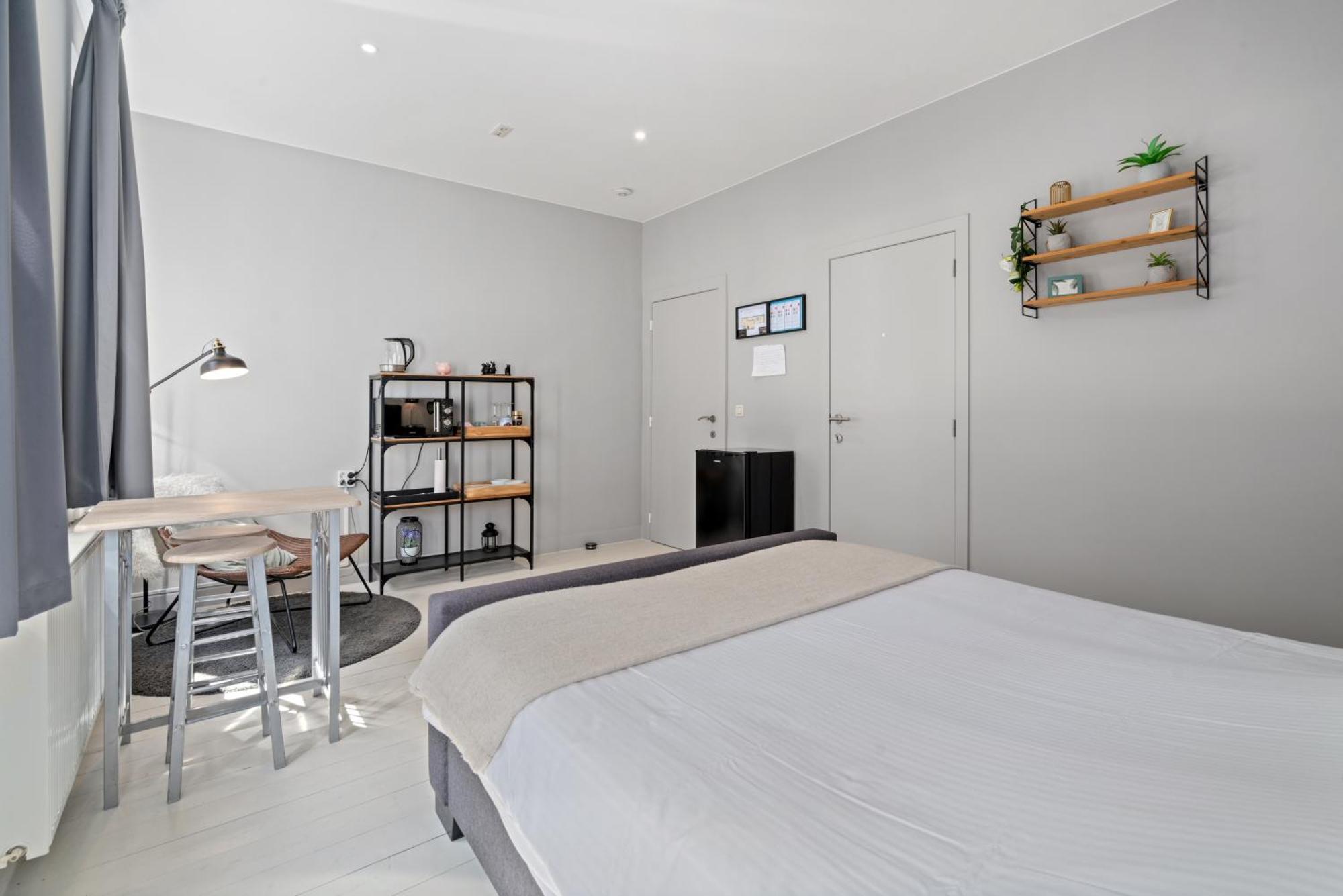 Spacious Guest Suites Near Historic Market - 5 Min Walk Брюж Екстериор снимка