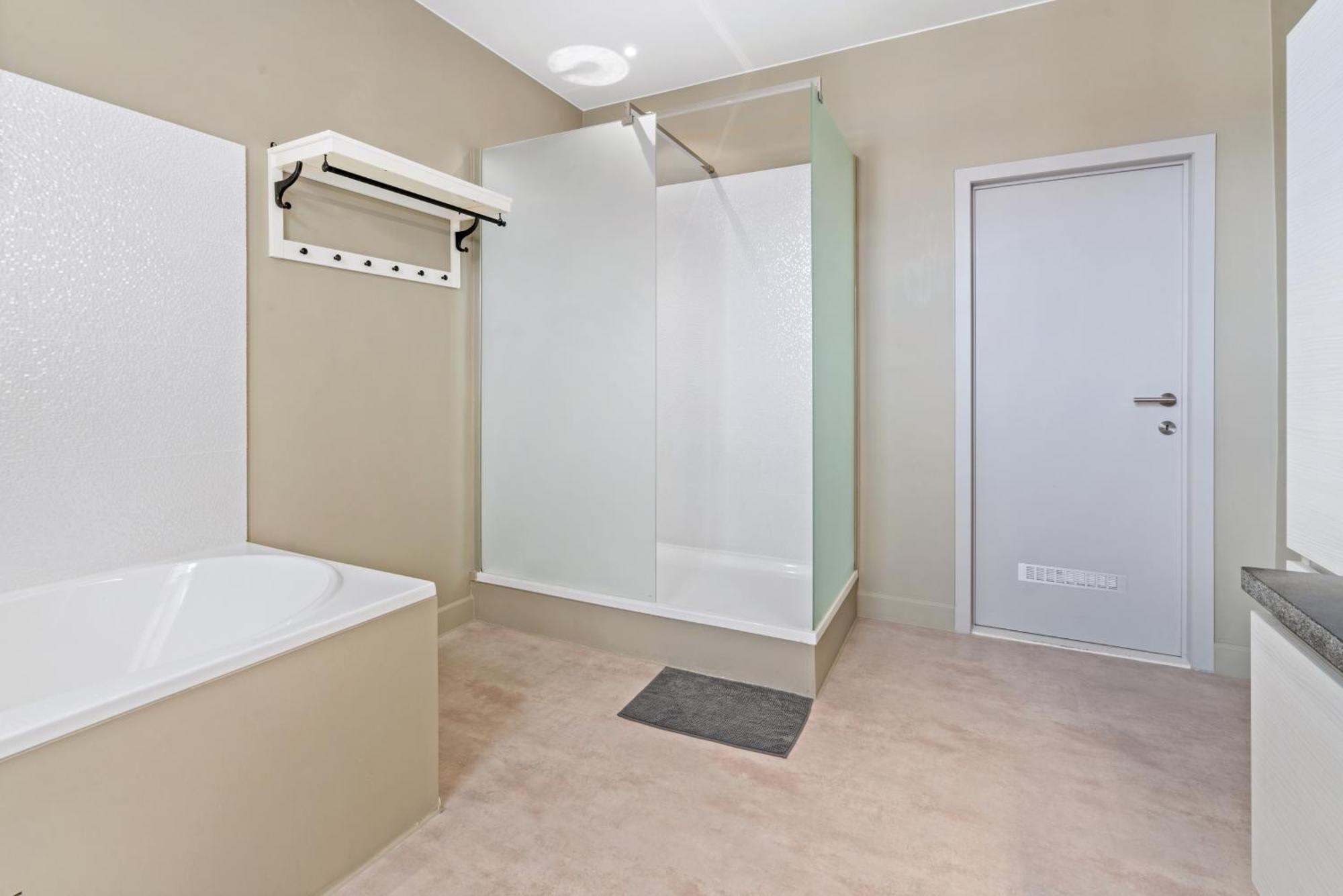 Spacious Guest Suites Near Historic Market - 5 Min Walk Брюж Екстериор снимка