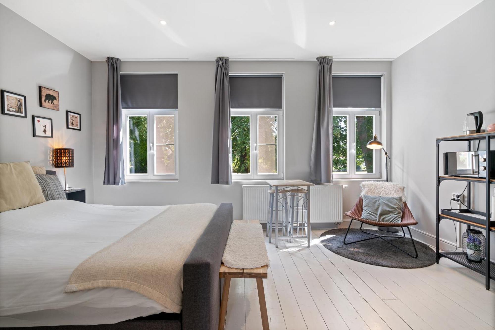 Spacious Guest Suites Near Historic Market - 5 Min Walk Брюж Екстериор снимка